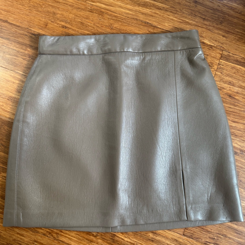 ARITZIA WILFRED Taupe Vegan Leather Skirt